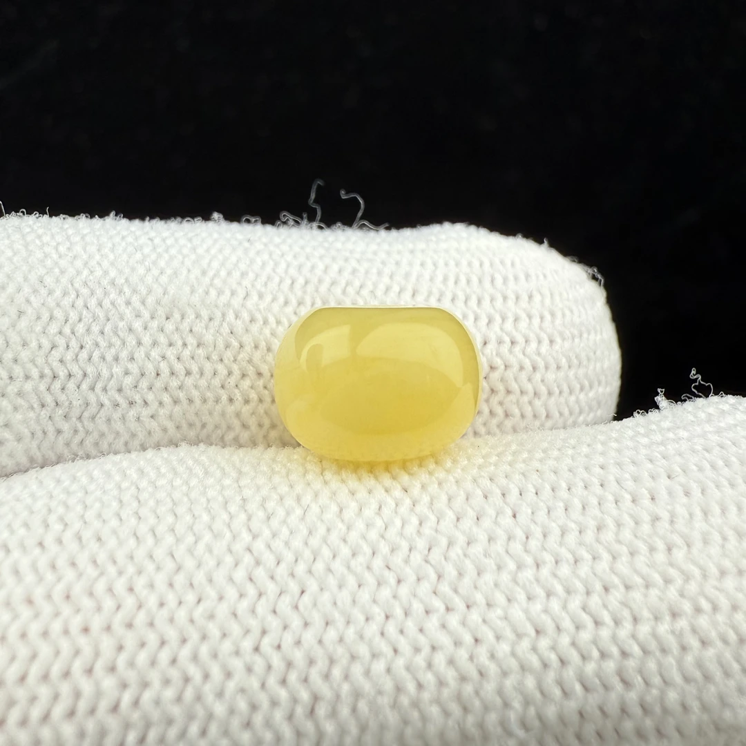 J8675天然原矿蜜蜡 满蜡墩子 10.7*7.4mm支持复检