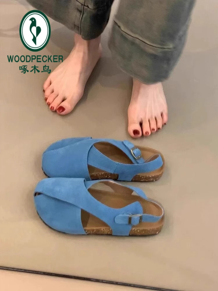 啄木鸟新款复古显白交叉带勃肯鞋女一字带扣圆头磨砂皮平底凉鞋女