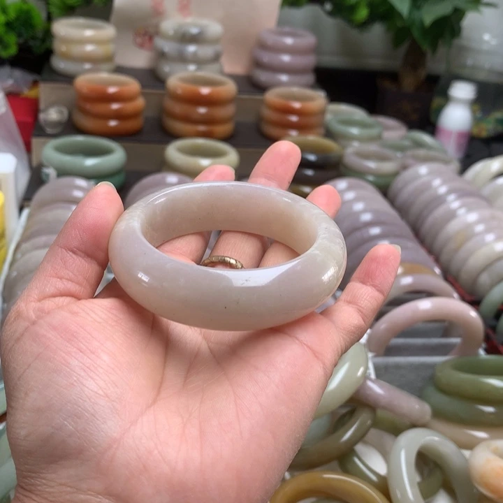 石英质玉未镶嵌手镯