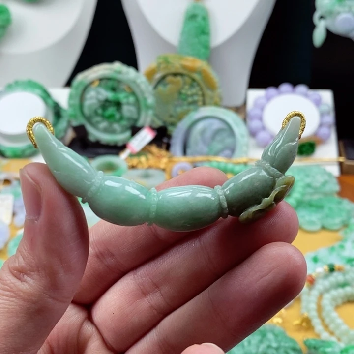 翡翠颈饰未镶嵌翡翠吊坠挂件