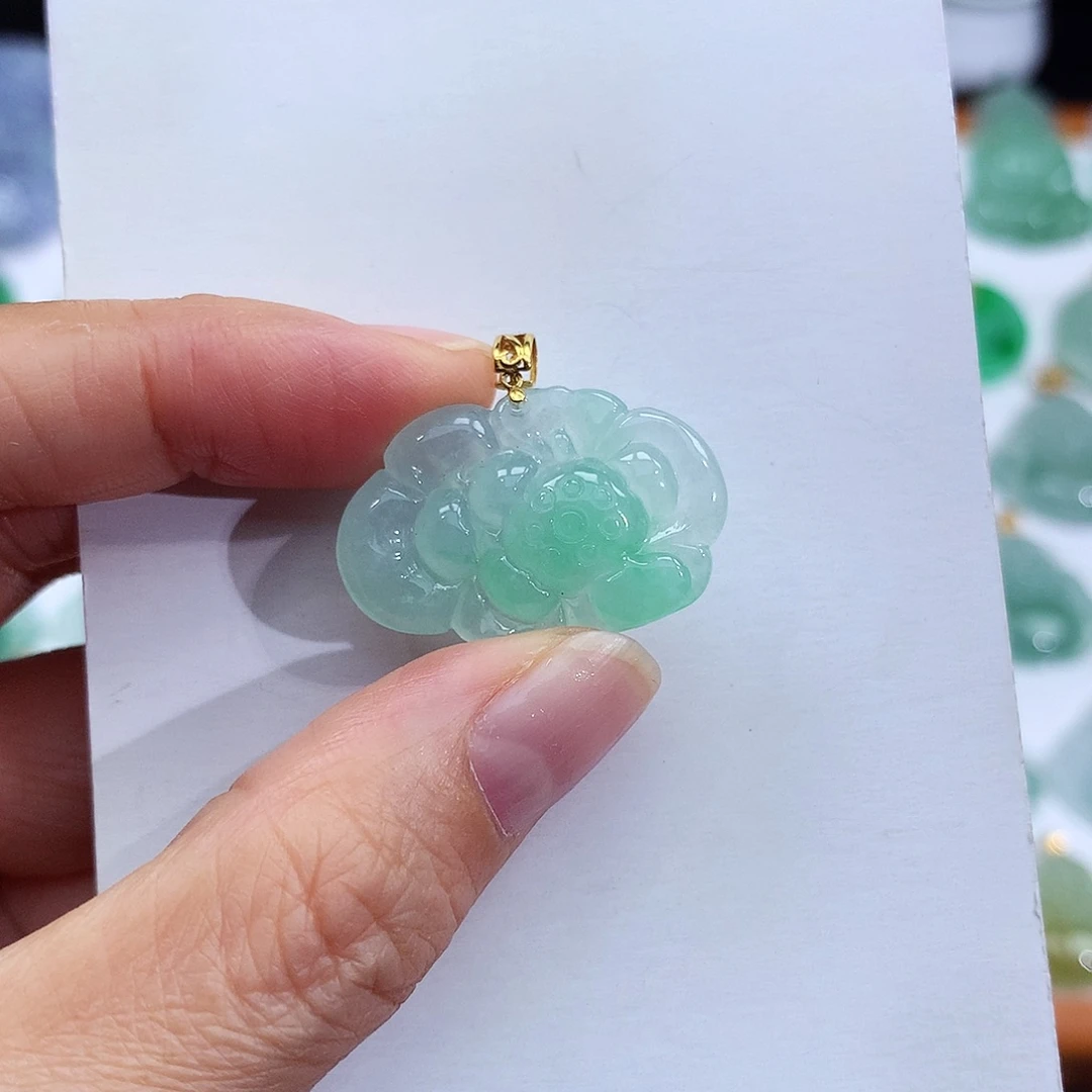 翡翠18K金镶嵌颈饰翡翠吊坠