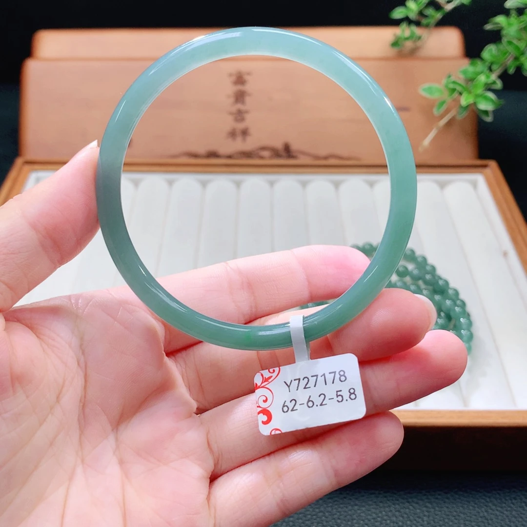 翡翠手镯（圆镯）未镶嵌