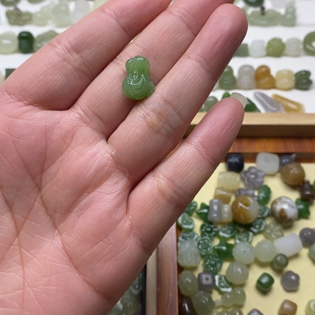 咿***呀和田玉未镶嵌颈饰