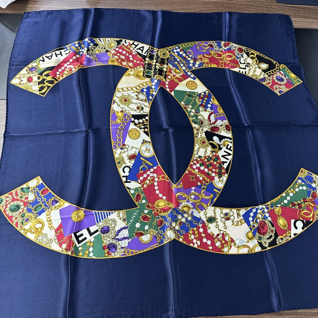 99新 Chanel/香奈儿 女士90*90蓝色大logo方巾中古女童围巾156060