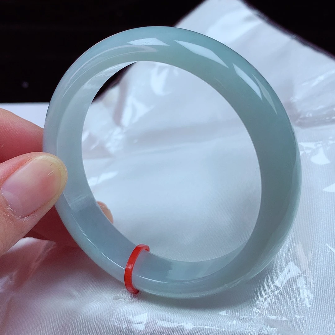 翡翠手镯未镶嵌56圈