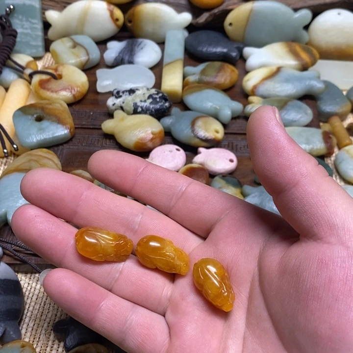玲***心蛇纹石玉未镶嵌颈饰