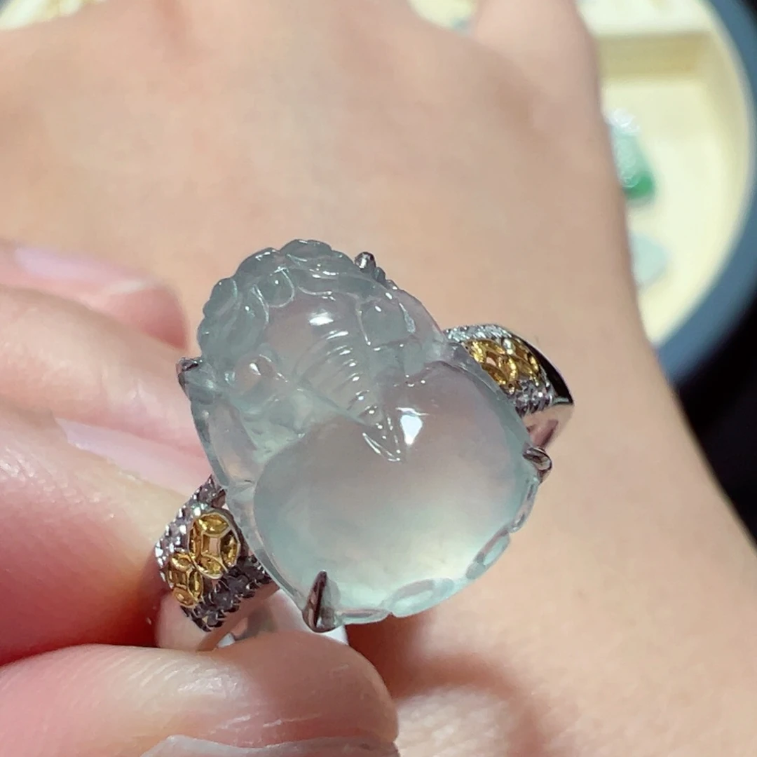 翡翠颈饰18K金镶嵌戒指