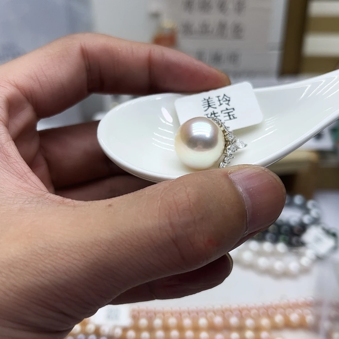 未镶嵌海水珍珠颈饰