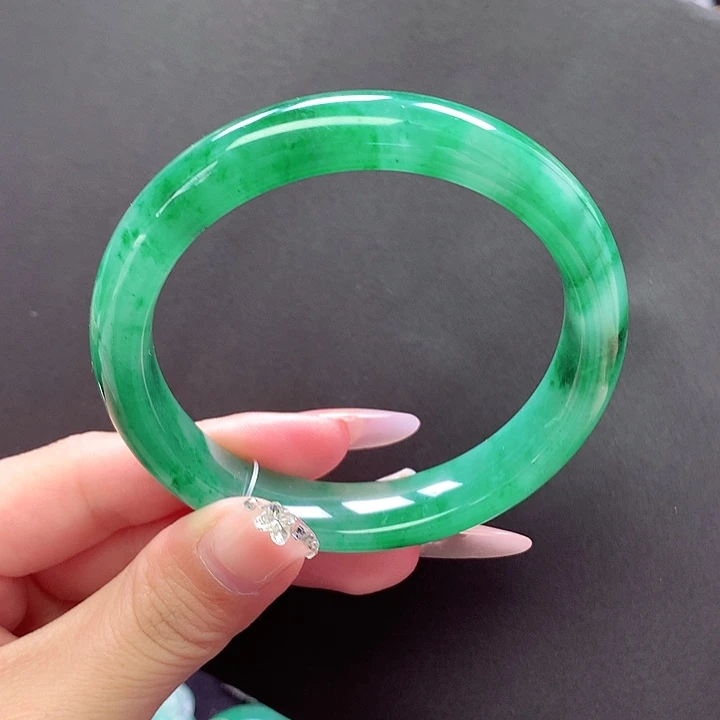 未镶嵌手镯石英质玉