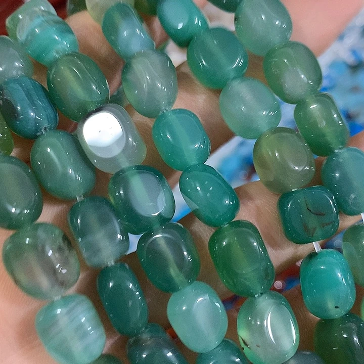 一条绿色随行方糖珠