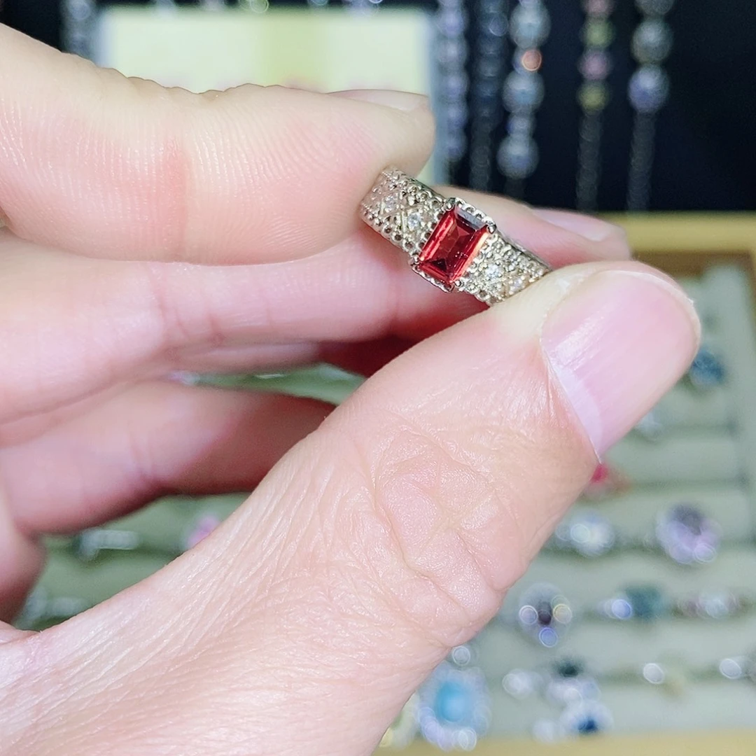 未镶嵌戒指石榴石