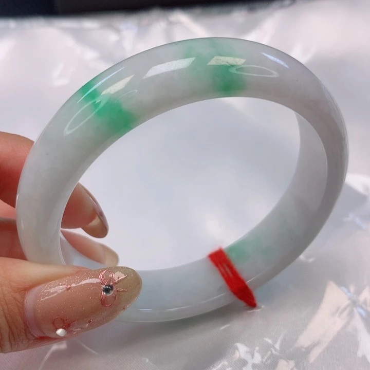 翡翠手镯未镶嵌56圈