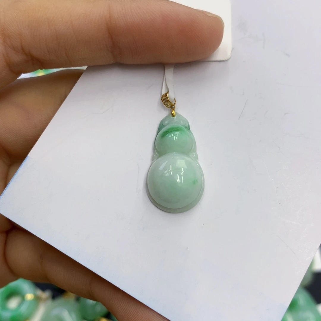 翡翠18K金镶嵌颈饰翡翠