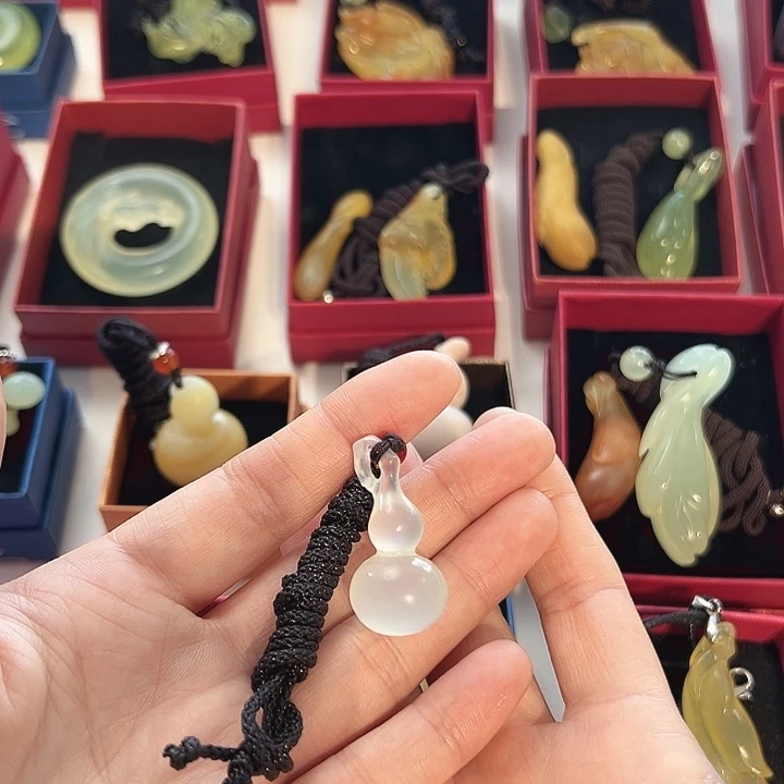 蛇纹石玉未镶嵌吊坠(赠链)