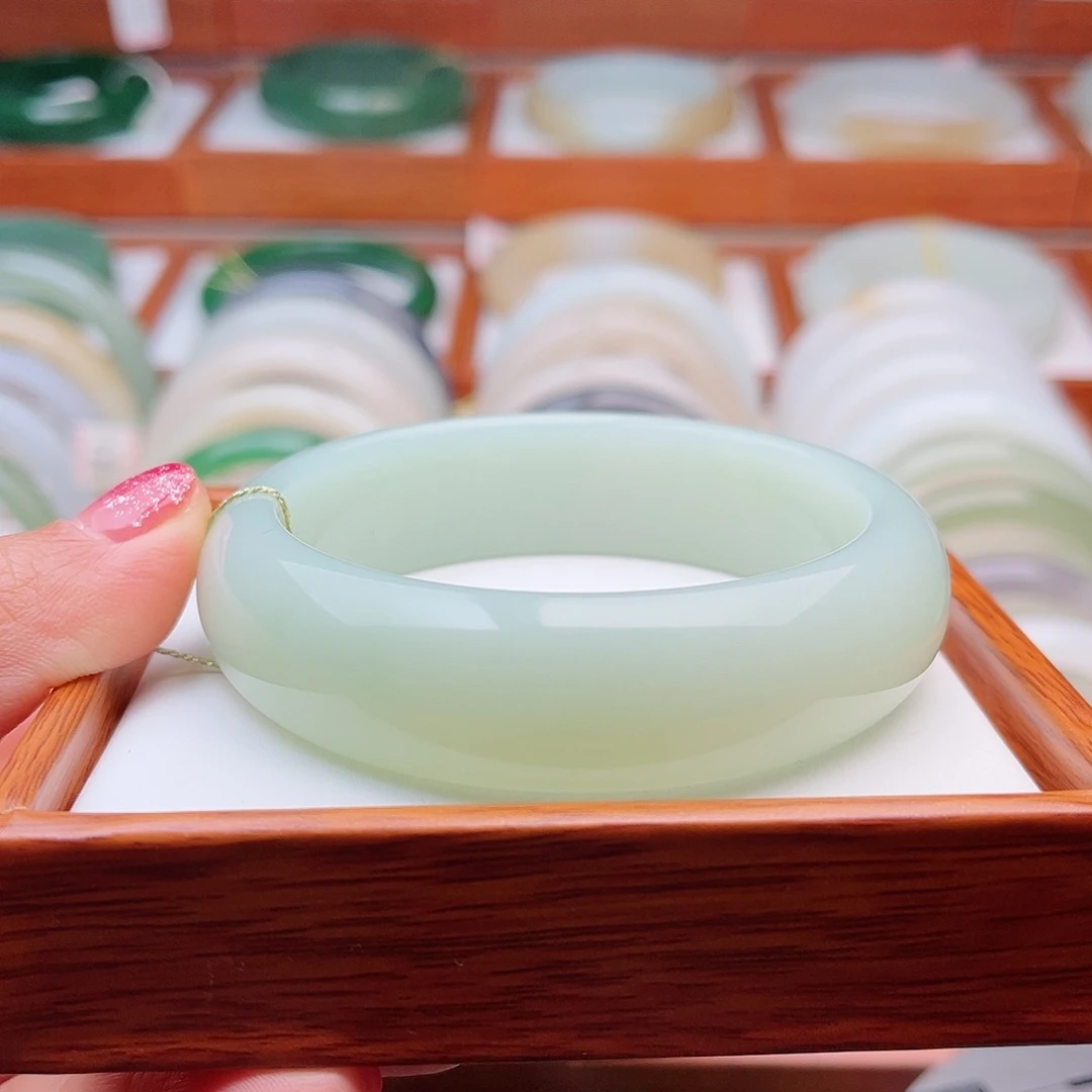 和田玉未镶嵌手镯60