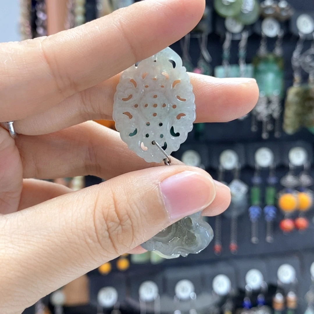 子***嫣和田玉未镶嵌颈饰X12