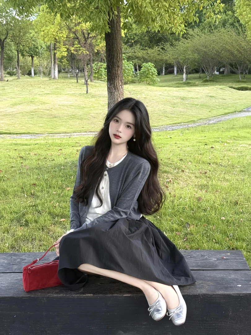 【是公主呀】法式高级感休闲时尚套装精致假两件针织上衣黑色半身裙