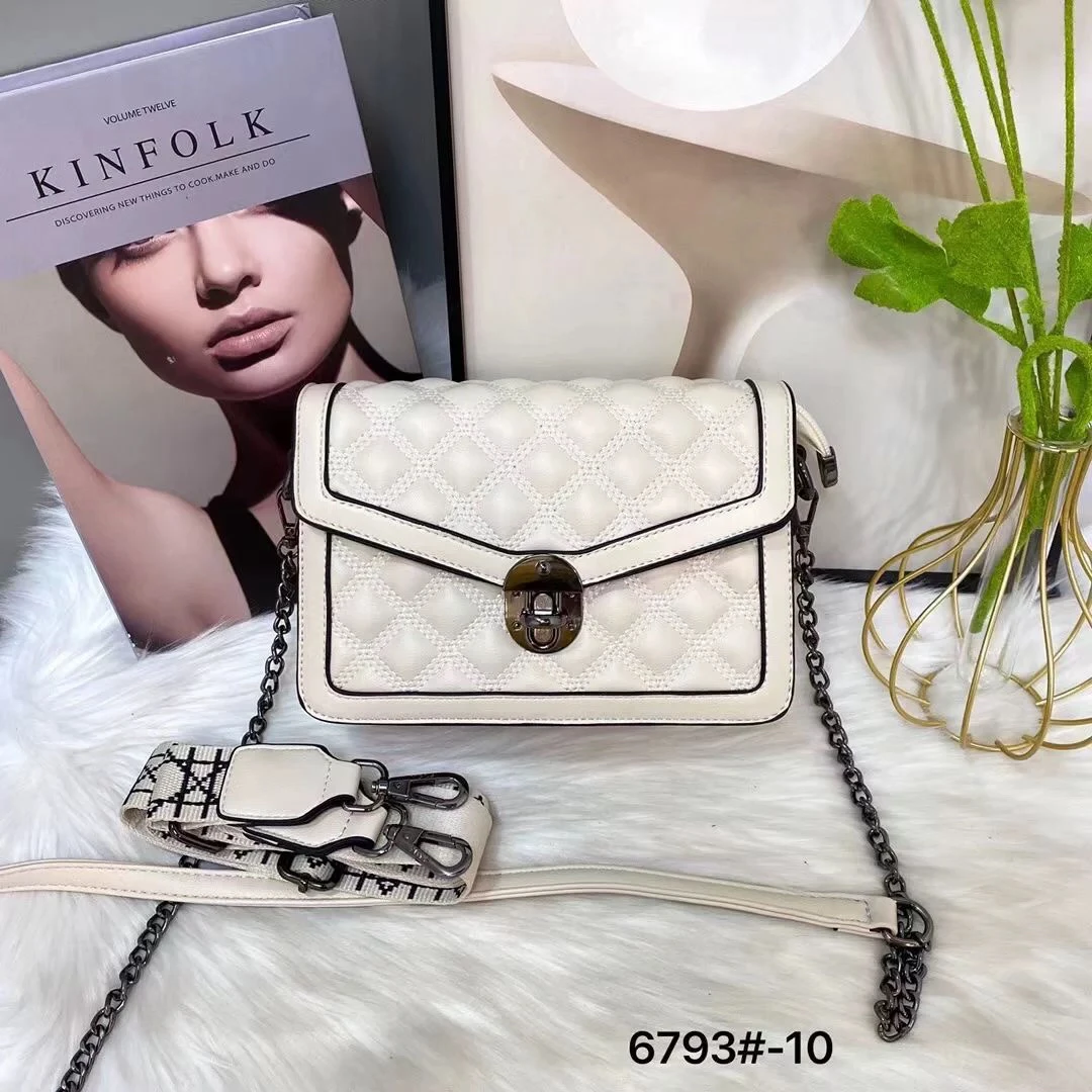 雅格莱诗2025新款百搭链条包多夹层时尚菱格包拉链暗袋纯色方形