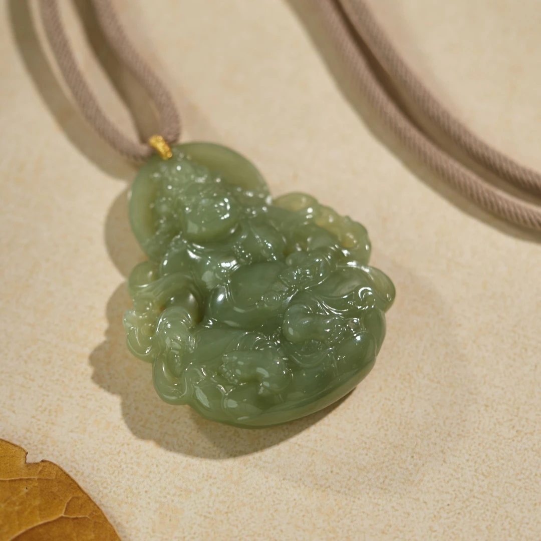 L【玉氏珠宝】和田玉黄财神吊坠-约52*43*12mm多样性发一 CAN147057