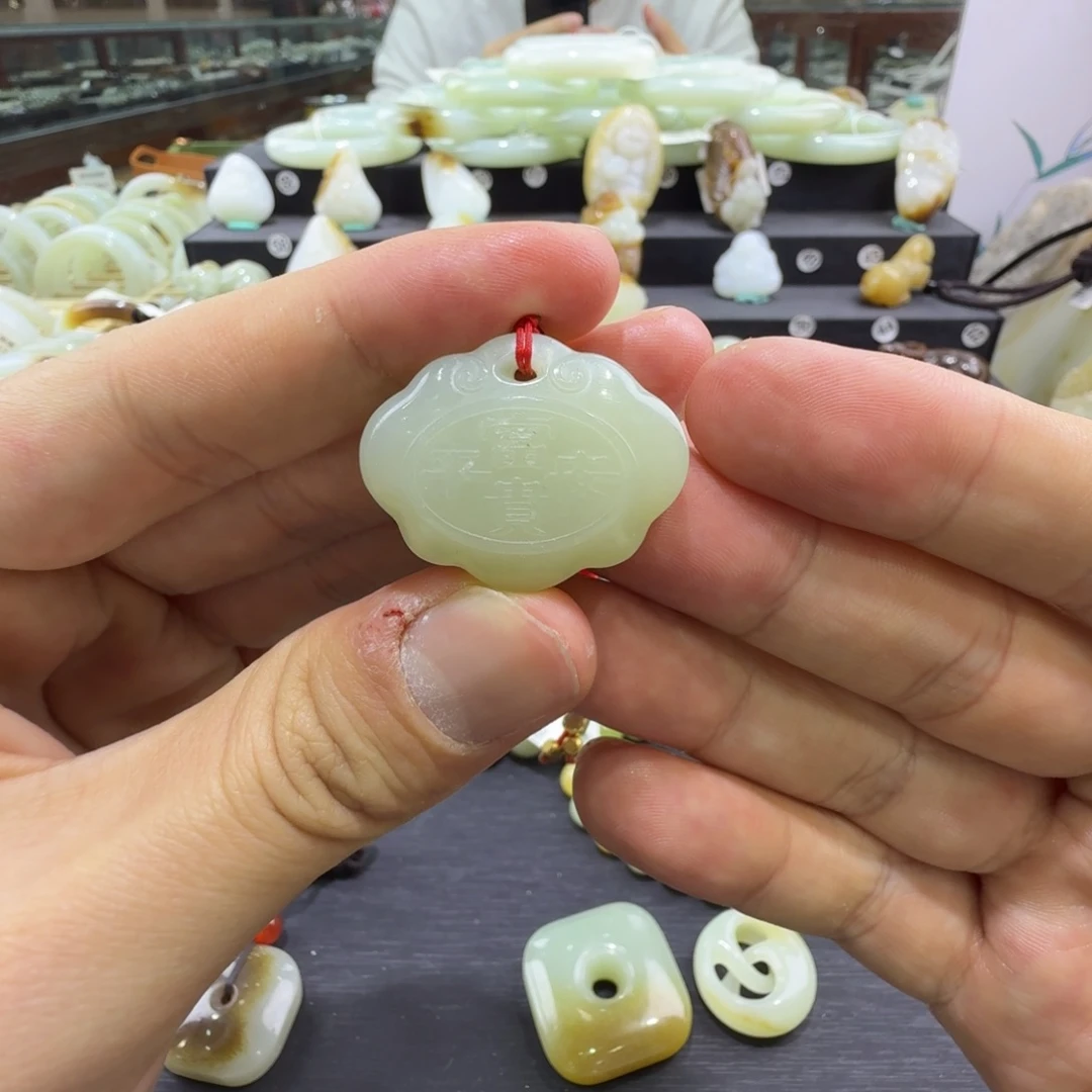 和田玉未镶嵌吊坠(赠链)新疆和田玉如意锁