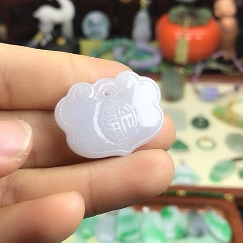 翡翠颈饰未镶嵌如意锁
