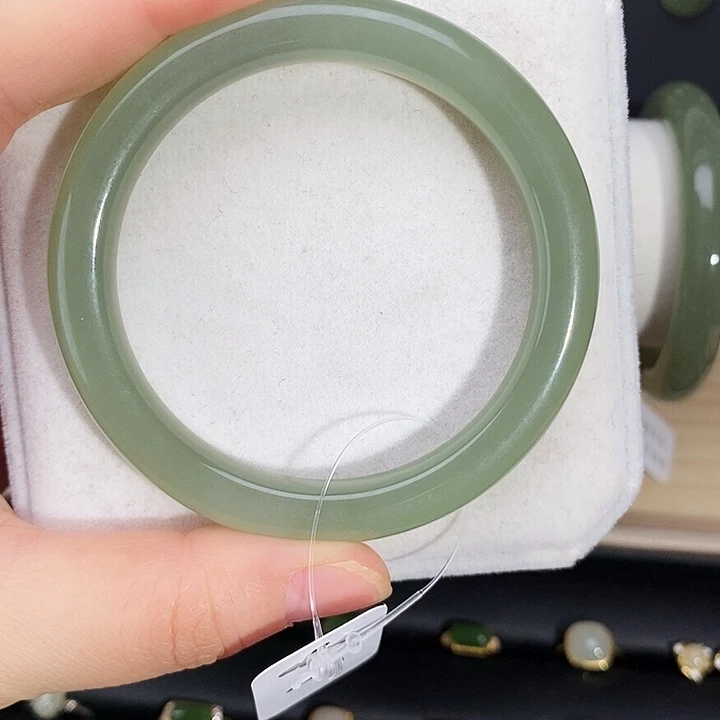 和田玉未镶嵌手镯圈口54