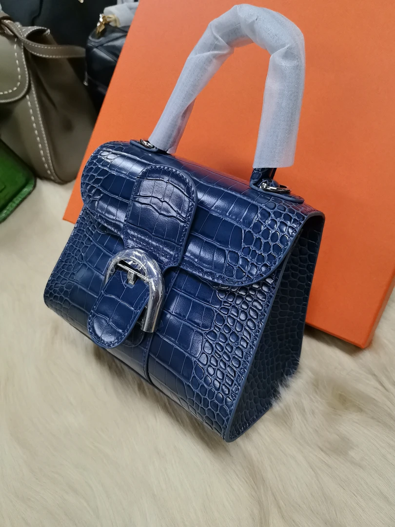 马蹄扣包百搭进口头层鳄鱼黑色白色蓝色红色斜挎真皮。翻盖。轻奢