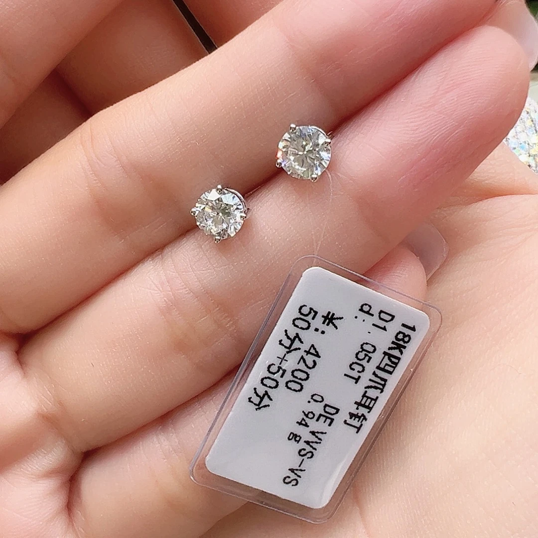 实验室培育钻石耳钉18K金镶嵌1.05ct K白四爪耳钉单只约50分