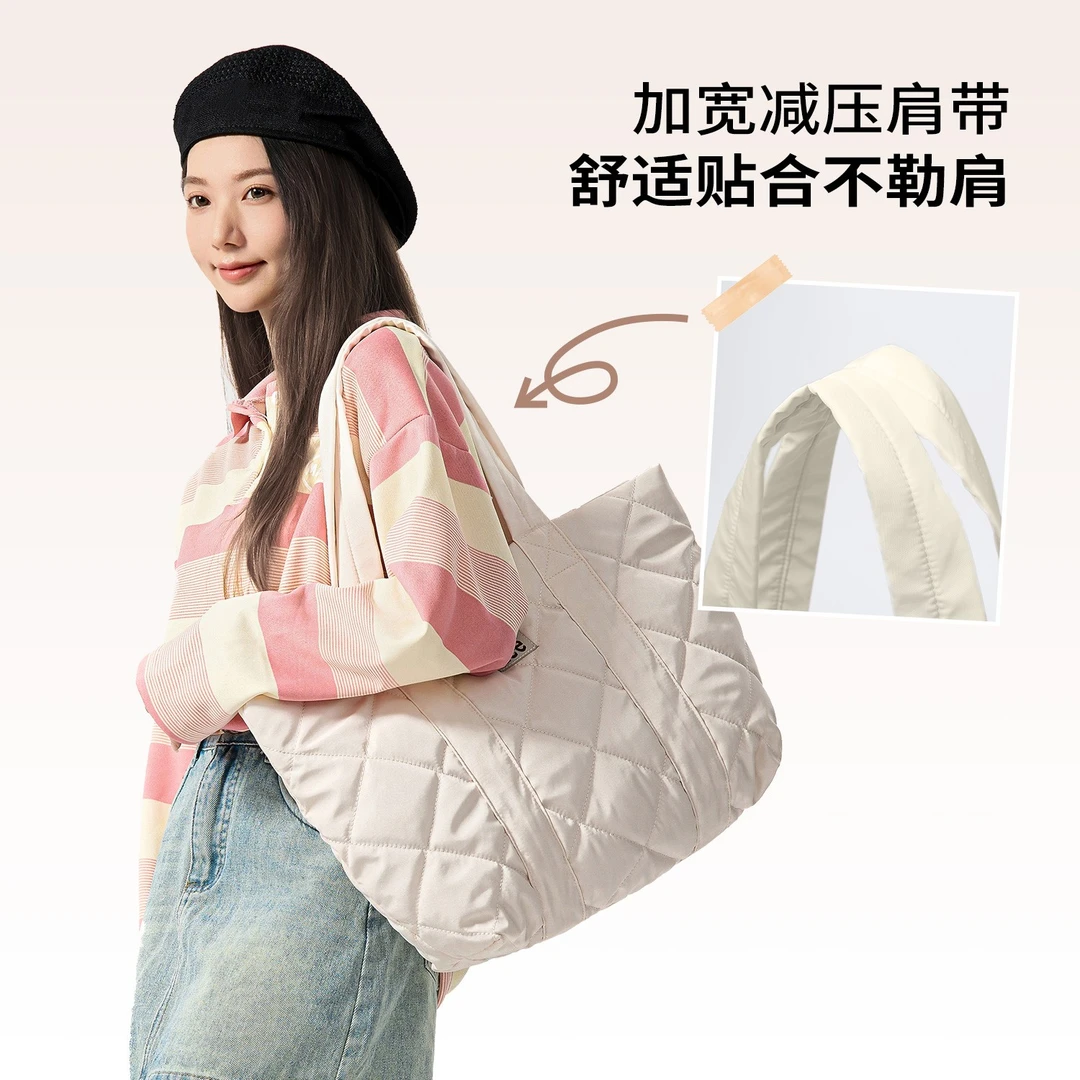 Lee新款户外托特包女大容量单肩包女大学生通勤上课云朵包菱格包