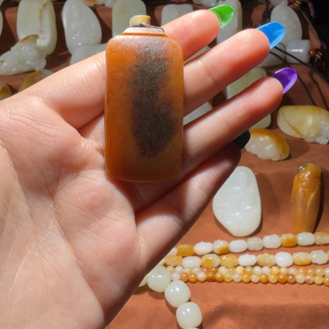 巴***顿和田玉未镶嵌颈饰