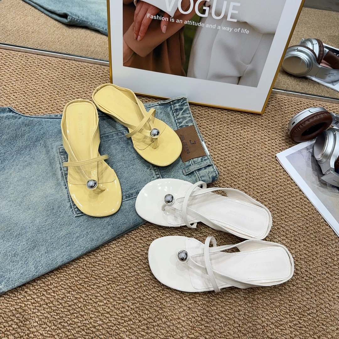 309-5 夏季新品女夹趾人字拖鞋外穿气质金属扣沙滩粗跟凉拖鞋