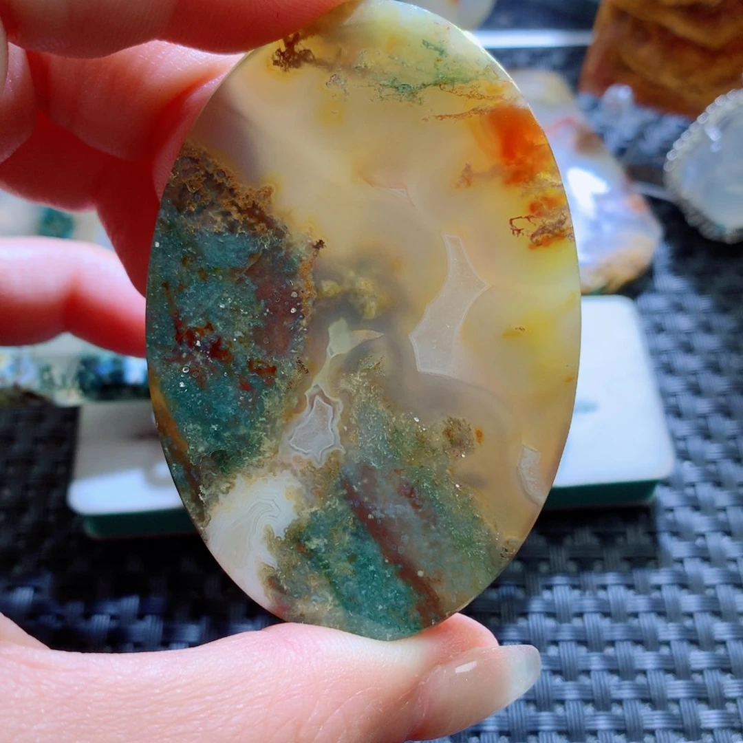 未镶嵌颈饰玛瑙/玉髓皇**岸