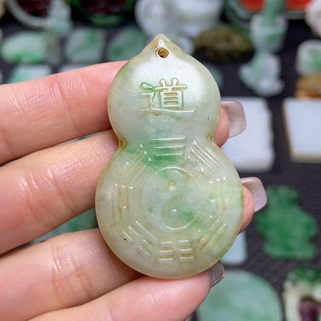 翡翠未镶嵌挂件清