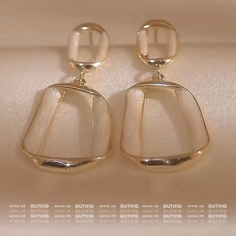 铜合金耳饰 高级感白色耳环女方圆脸耳饰经典港风复古几何耳钉