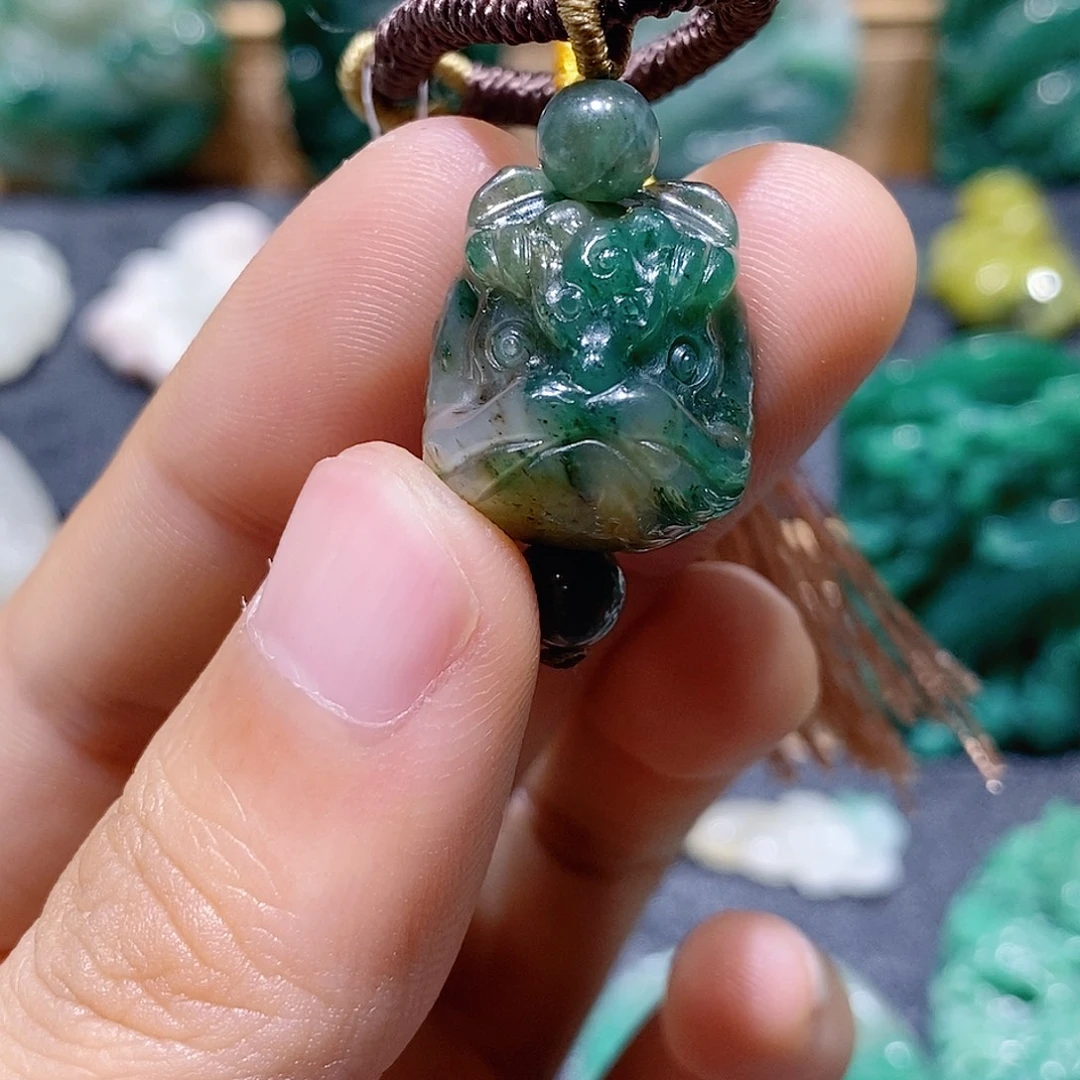 独山玉未镶嵌吊坠