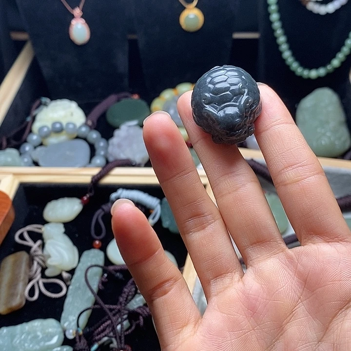 和田玉未镶嵌吊坠(赠链)