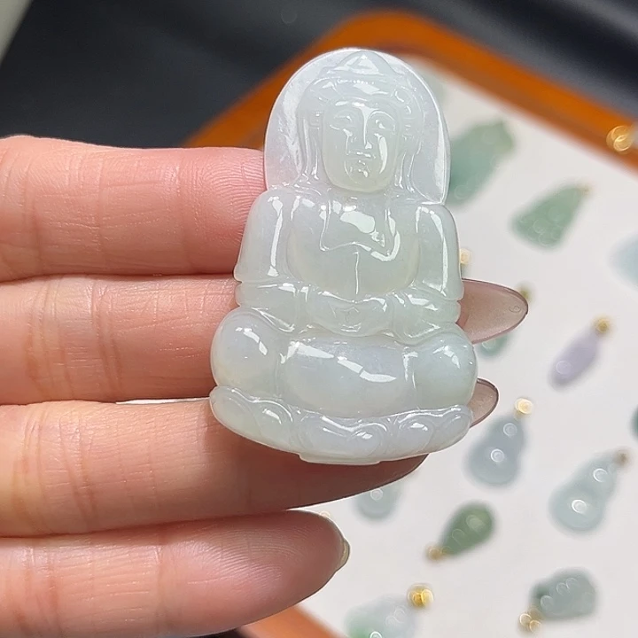 翡翠未镶嵌颈饰观音