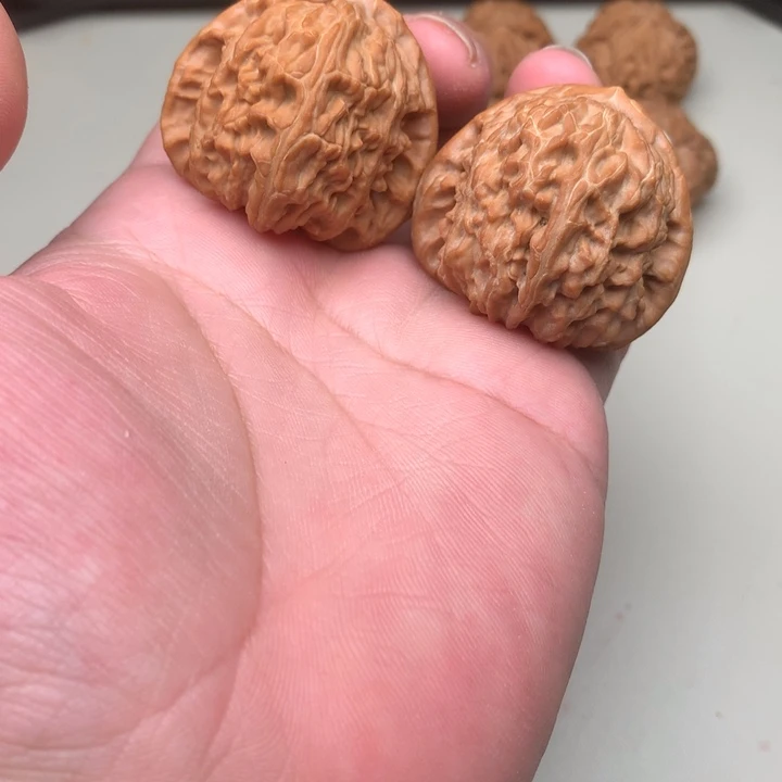 文玩核桃吊坠三角白42