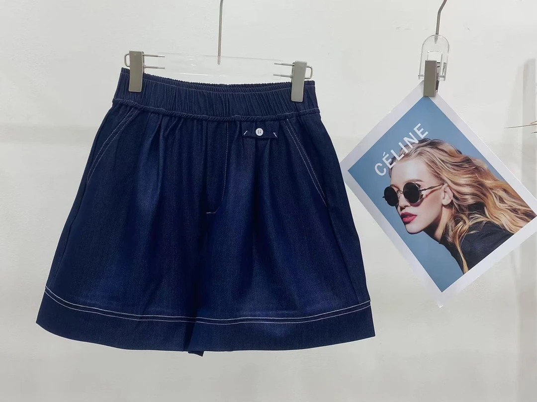 夏装必备，舒适显瘦的牛仔短裤时尚休闲
