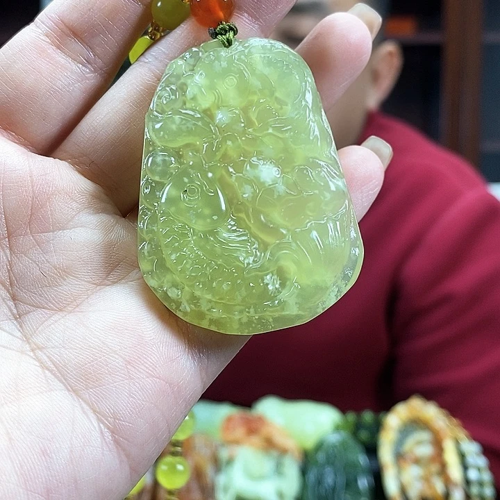 蛇纹石玉吊坠未镶嵌