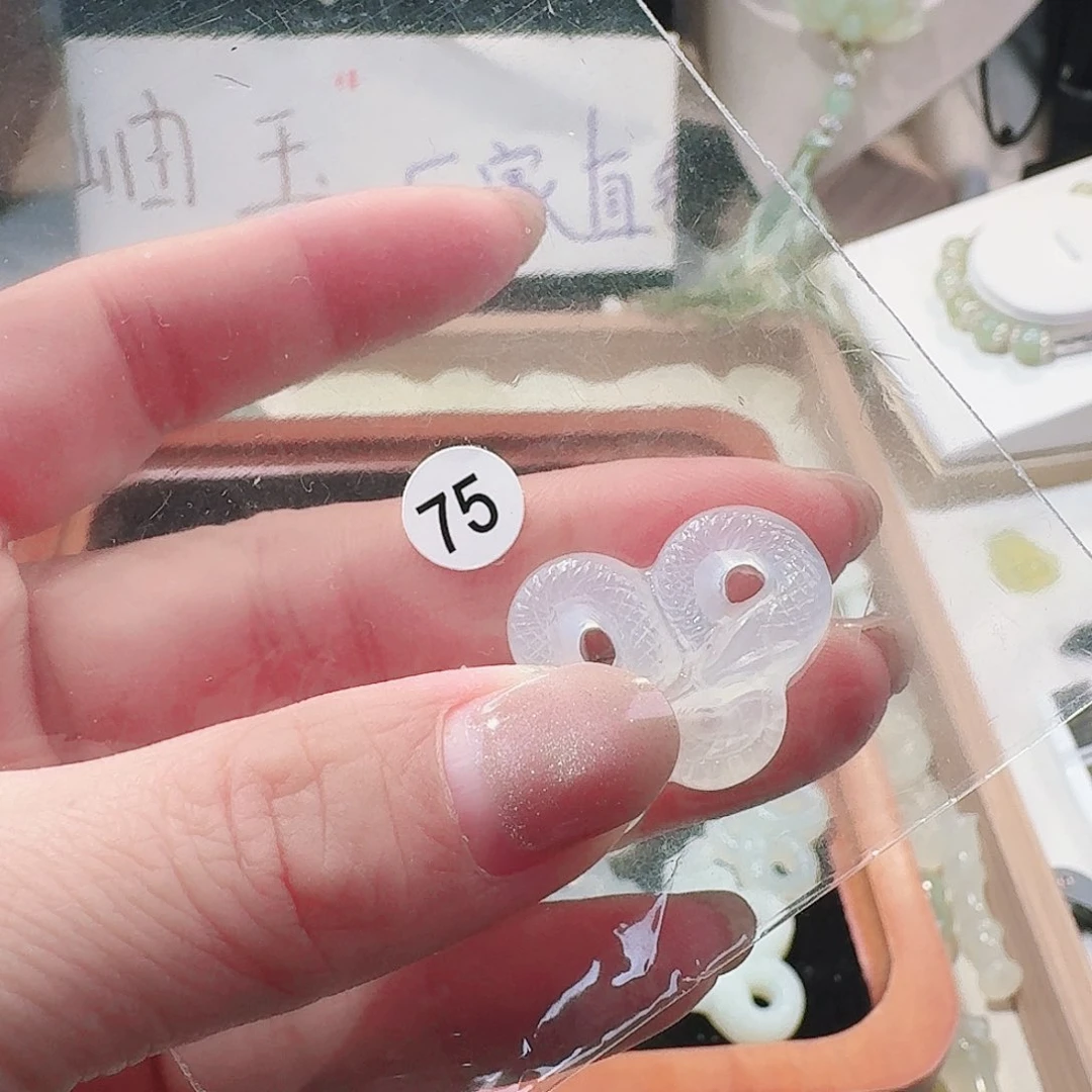 蛇纹石玉颈饰合金精美礼品