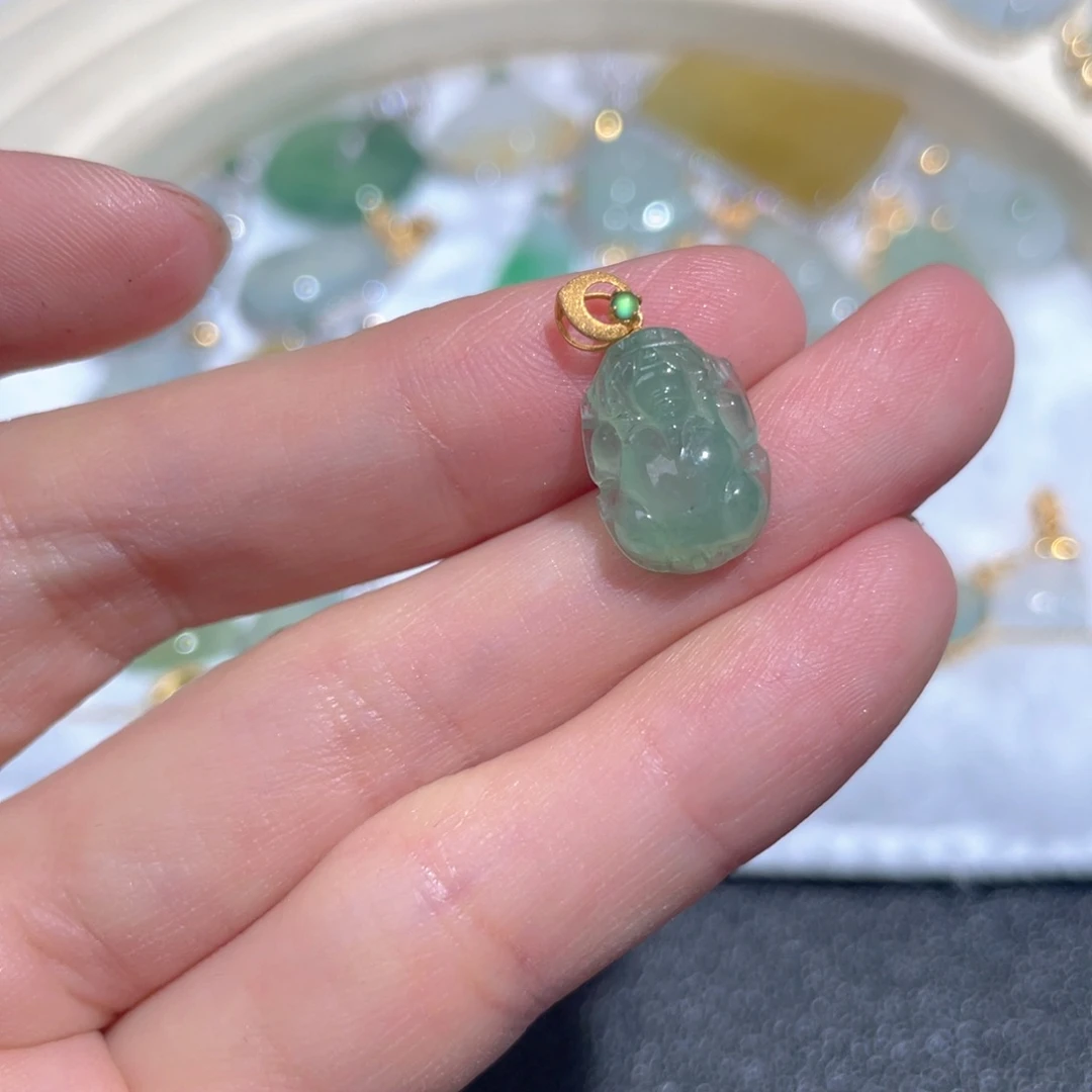 翡翠颈饰18K金镶嵌翡翠