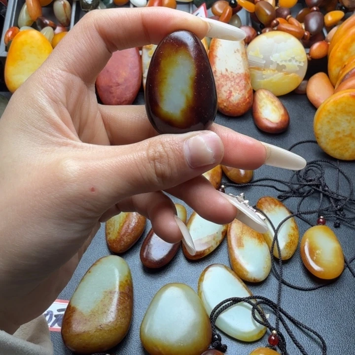 和田玉未镶嵌颈饰