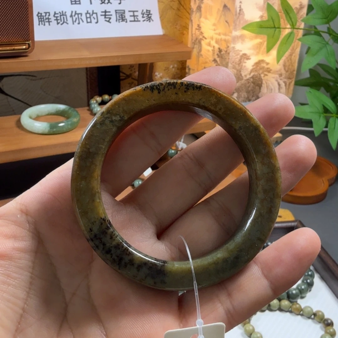 栗***呀未镶嵌透闪石-蛇纹石玉手镯