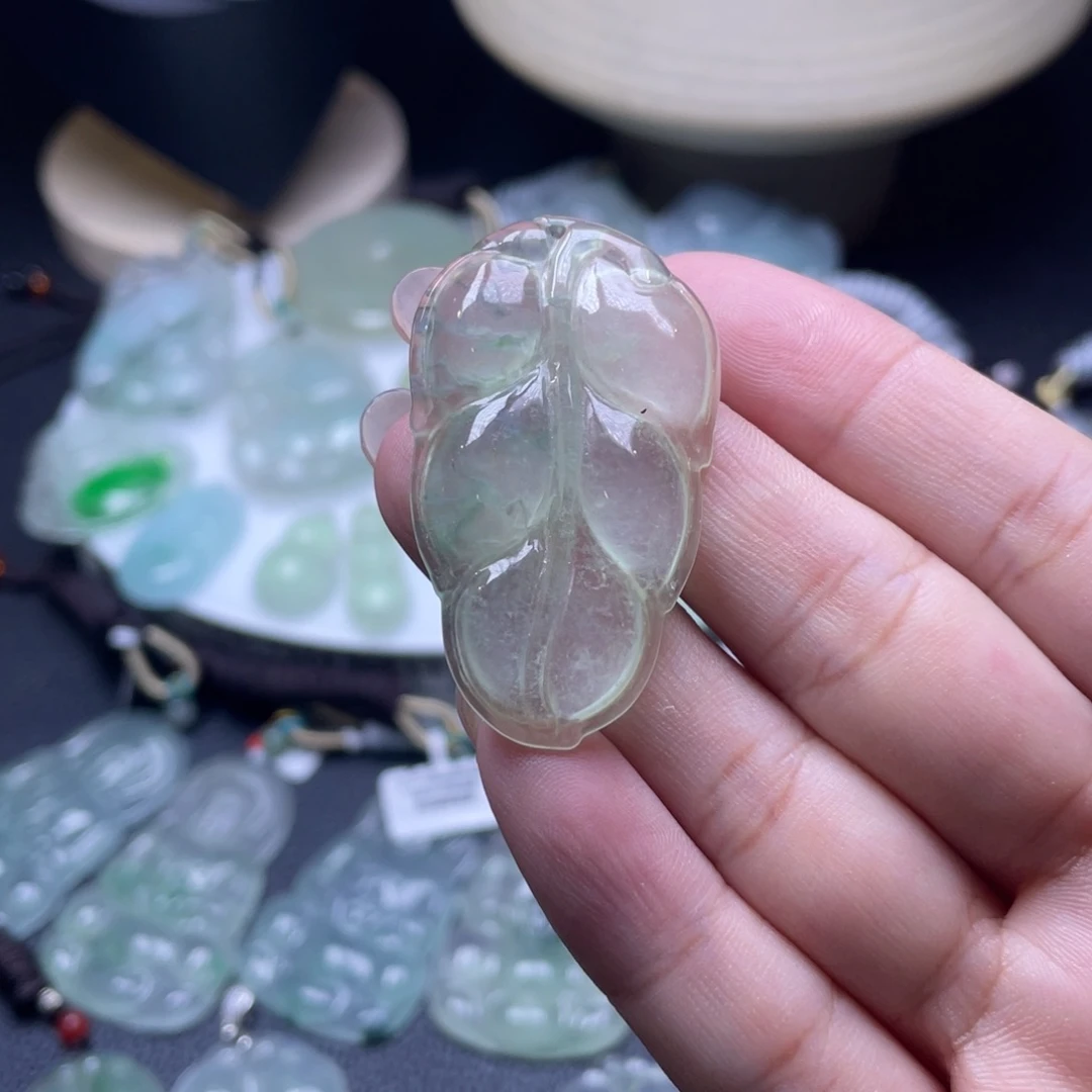 颈饰未镶嵌翡翠