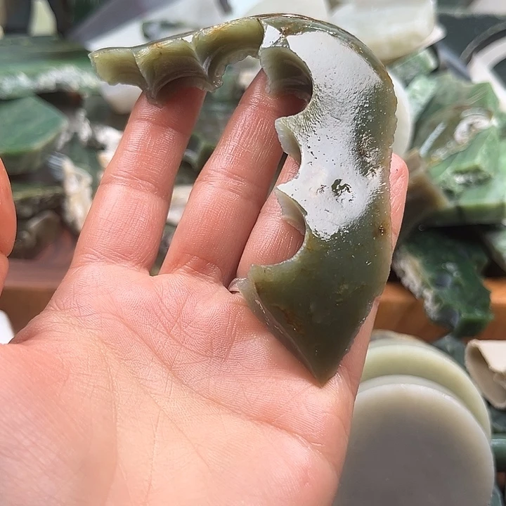 和田玉未镶嵌把件