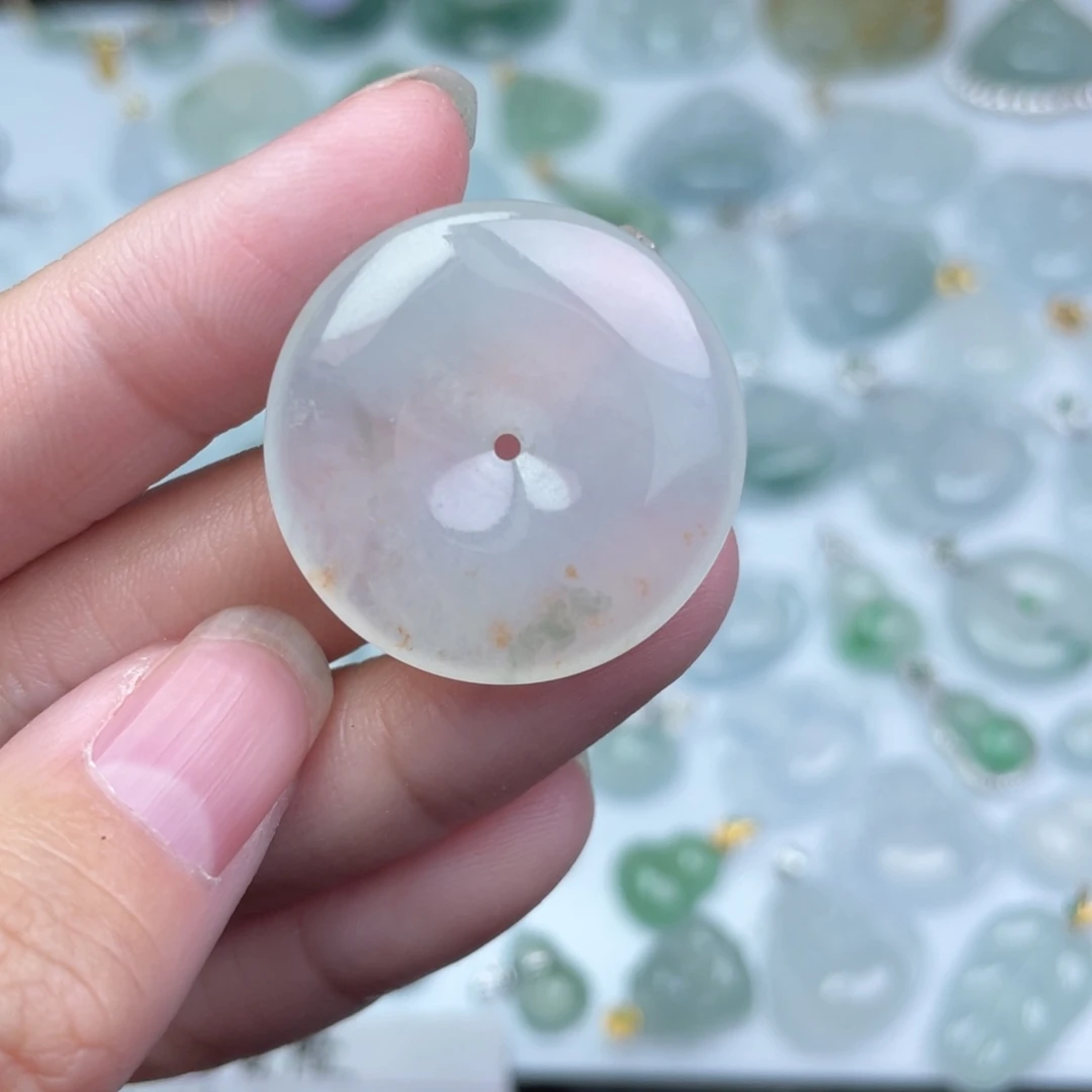 翡翠未镶嵌颈饰平安扣