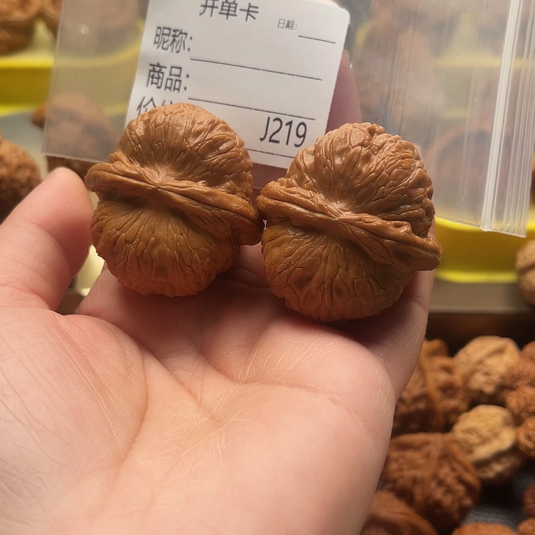 文玩核桃吊坠阿*Jbvvgvhbuhn