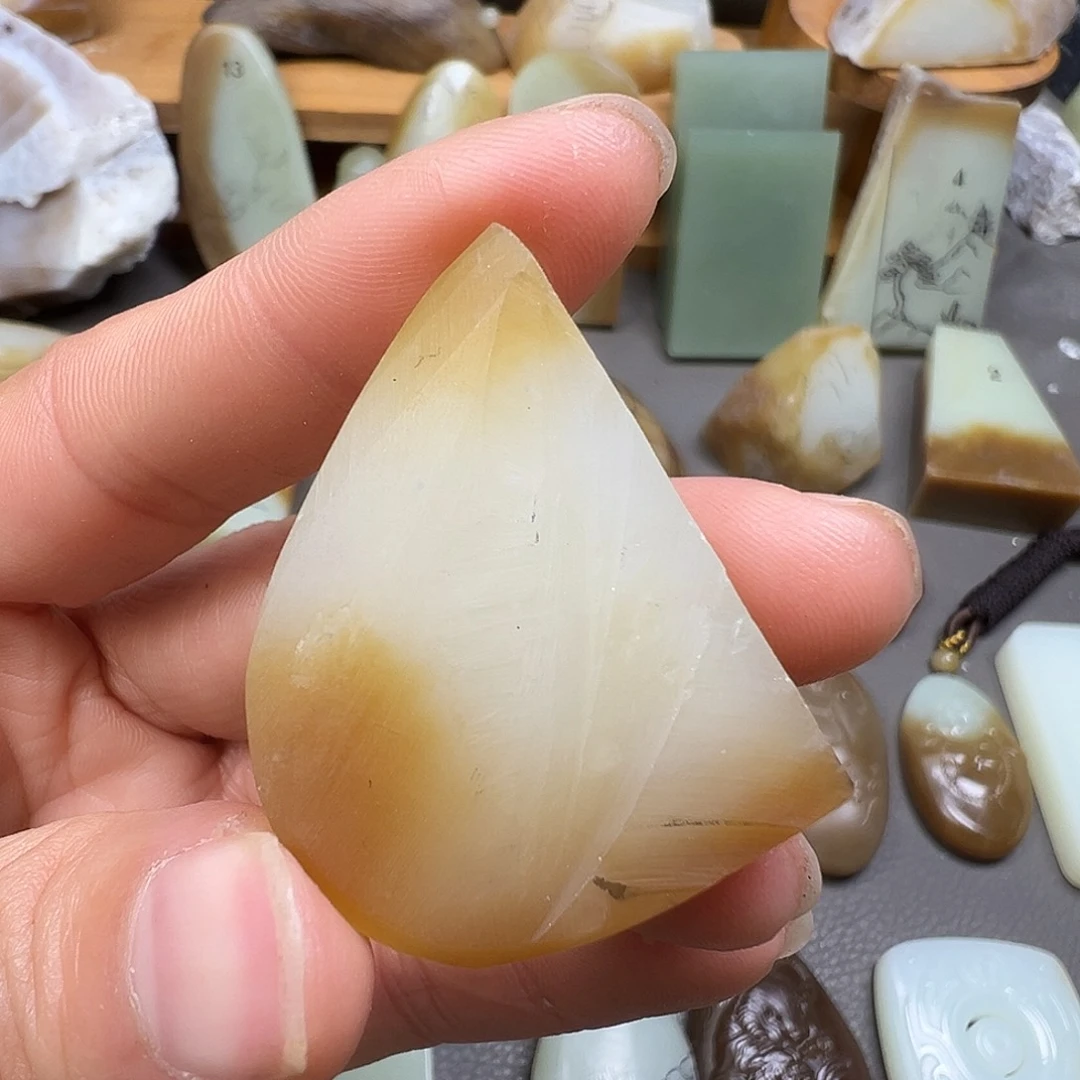 定制和田玉未镶嵌吊坠