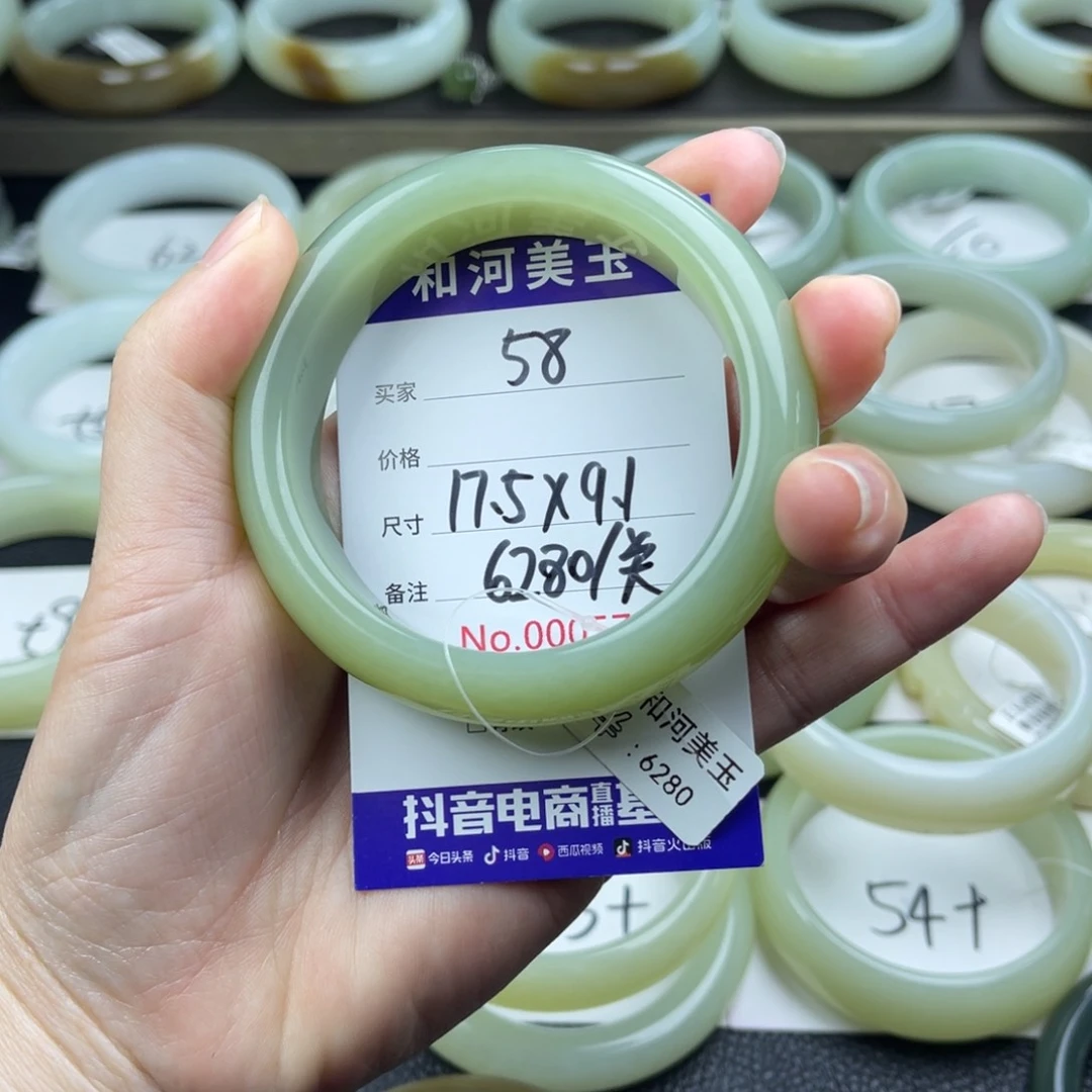 和田玉手镯未镶嵌播*